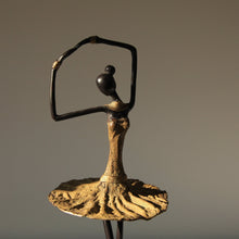 Charger l'image dans la galerie, Sculpture en bronze d'une ballerine - statue élégante en robe jaune hauteur 38/42cm
