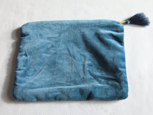 Charger l'image dans la galerie, Trousse de Rangement artisanal en Velours bleu -imprimé mandala 26x18cm- Trousse Maquillage-Pochette Maîtresse-Ttrousse Bijoux-Pochette ipad