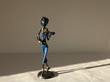 Charger l'image dans la galerie, Sculpture artisanal en bronze Femme qui lit avec son Enfant - Hauteur 24CM
