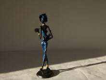 Charger l'image dans la galerie, Sculpture artisanal en bronze Femme qui lit avec son Enfant - Hauteur 24CM