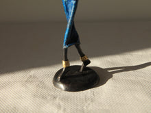 Charger l'image dans la galerie, Sculpture artisanal en bronze Femme qui lit avec son Enfant - Hauteur 24CM