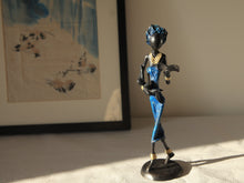 Charger l'image dans la galerie, Sculpture artisanal en bronze Femme qui lit avec son Enfant - Hauteur 24CM