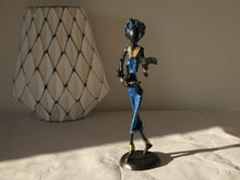 Charger l'image dans la galerie, Sculpture artisanal en bronze Femme qui lit avec son Enfant - Hauteur 24CM