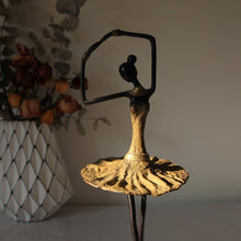 Charger l'image dans la galerie, Sculpture en bronze d'une ballerine - statue élégante en robe jaune hauteur 38/42cm