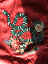 Charger l'image dans la galerie, Sac shopping en velours rose fait main - serpent et fleur - 40x40cm