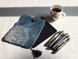 Trousse de Rangement artisanal en Velours bleu -imprimé mandala 26x18cm- Trousse Maquillage-Pochette Maîtresse-Ttrousse Bijoux-Pochette ipad