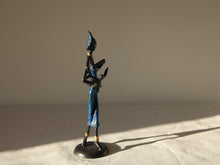 Charger l'image dans la galerie, Sculpture artisanal en bronze Femme qui lit avec son Enfant - Hauteur 24CM