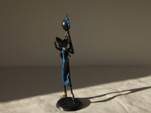Charger l'image dans la galerie, Sculpture artisanal en bronze Femme qui lit avec son Enfant - Hauteur 24CM