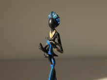 Charger l'image dans la galerie, Sculpture artisanal en bronze Femme qui lit avec son Enfant - Hauteur 24CM