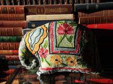 Charger l'image dans la galerie, Coussin artisanal brodé Elephant en Soie multicolore 34 x 28 x 15 cm
