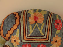Charger l'image dans la galerie, Coussin artisanal brodé Elephant bleu en Soie multicolore avec fleurs 34 x 28 x 15 cm