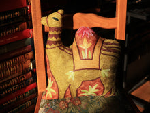 Charger l'image dans la galerie, Coussin artisanal brodé Chameau en Soie multicolore 34 x 28 x 15 cm